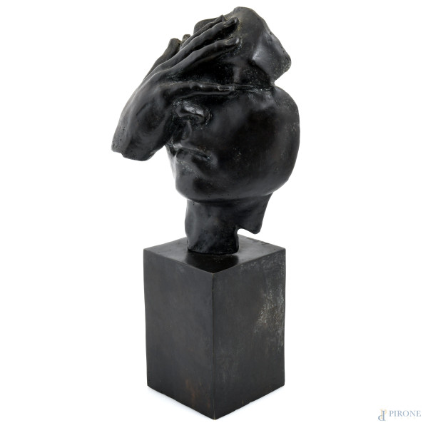 Volto di donna, XX secolo, scultura in bronzo, altezza cm 44,5, (segni di usura, scalfiture)