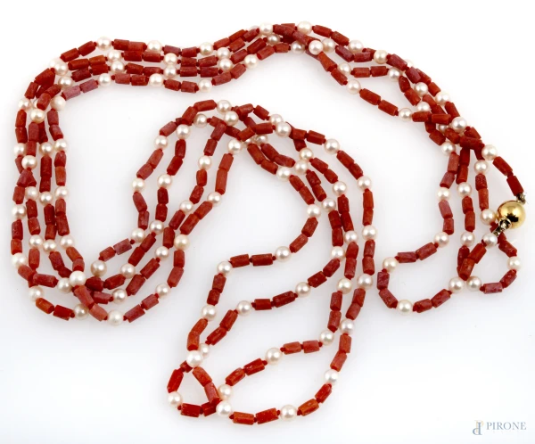 Collana in corallo e perle con chiusura in oro, lunghezza cm 256