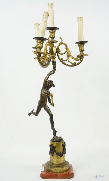 Mercurio, candelabro a quattro fiamme in bronzo dorato e brunito, base in marmo, cm h 76.5, XX secolo, (difetti)
