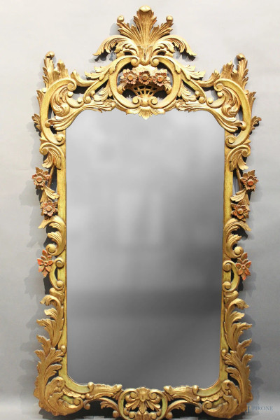 Specchiera in legno intagliato, dorato e dipinto, cm 150 x 80.