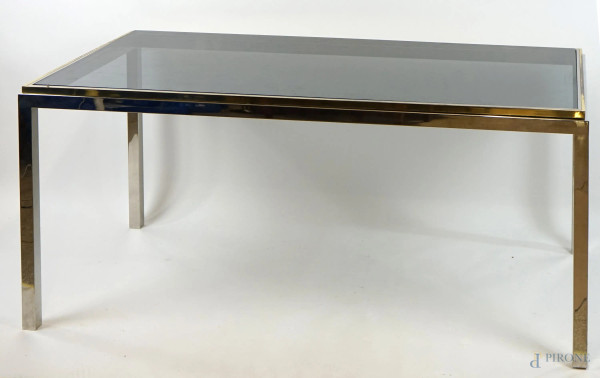 Basso tavolino di design, XX secolo,  piano di linea rettangolare in vetro scuro, struttura in acciaio, cm h 71x160x80, (segni del tempo).