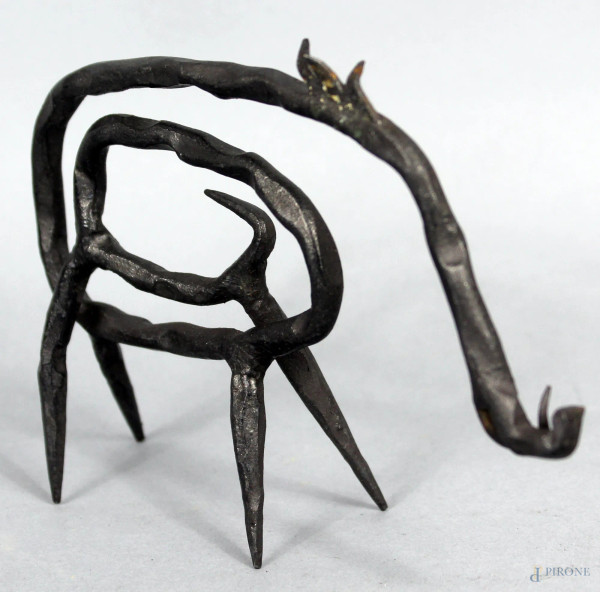 Senza titolo, scultura in ferro. H.10,5cm.