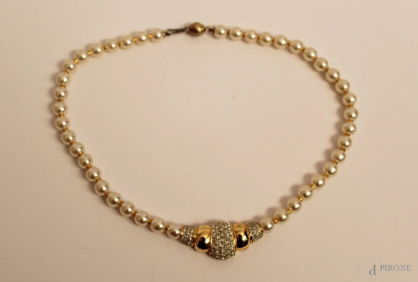 Collana di perle coltivate con chiusura in argento.