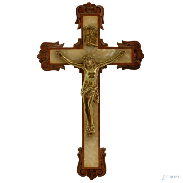 Crocifisso in bronzo dorato e legno, XX secolo, cm 32x29