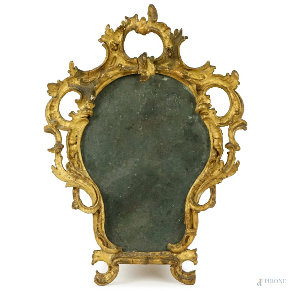 Specchiera in legno e stucco dorato, decori scolpiti a motivi rocaille, fine XVIII secolo, cm h 35, (difetti e restauri).