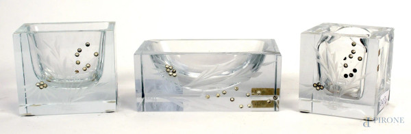 Lotto composto da un posacenere, porta accendino ed un portapenne in cristallo, H. max. 8 cm.
