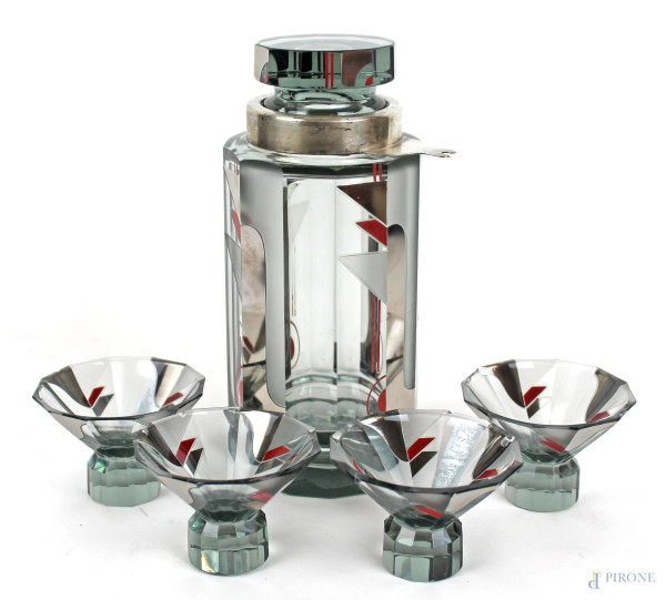 Servizio da liquore art déco in cristallo fumè, composto da una bottiglia e quattro bicchierini, finiture in argento, alt. max cm 22, (difetti)