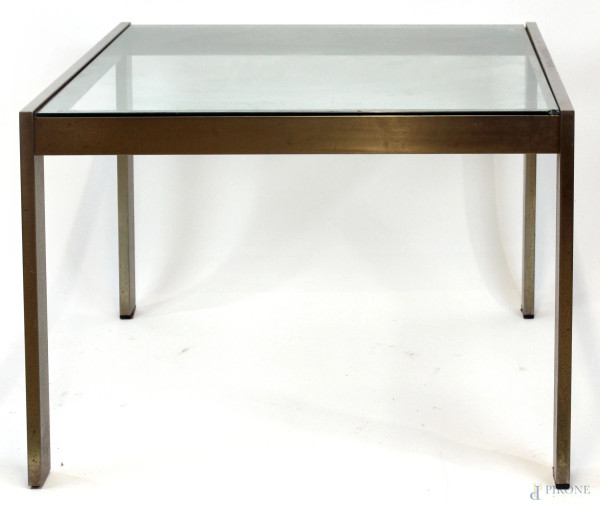 Tavolino di linea rettangolare, XX secolo, struttura in acciaio e piano in vetro, cm h 70,5x95x90, (difetti).
