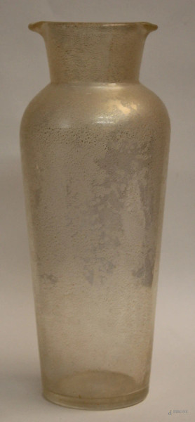 Vaso in vetro con fondo oro, h. 30 cm, anni 60.