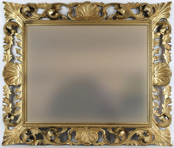 Specchiera in legno intagliato e dorato, a palmette foglie d'acanto e conchiglie, cm 70x80, XX secolo