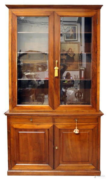 Libreria in noce, corpo superiore a due sportelli a vetri, corpo inferiore a due cassetti e due sportelli, manifattura per il Ministero dell'Istruzione, Firenze, 1870, cm h 246x137x49