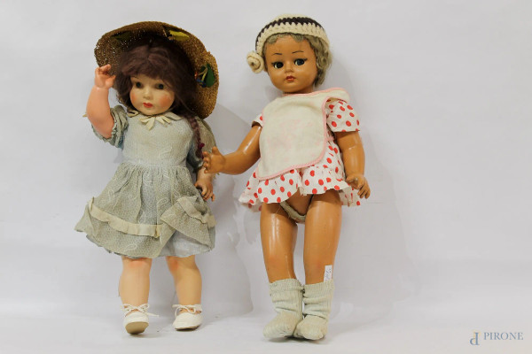 Lotto di due antiche bambole, h, 50 cm.