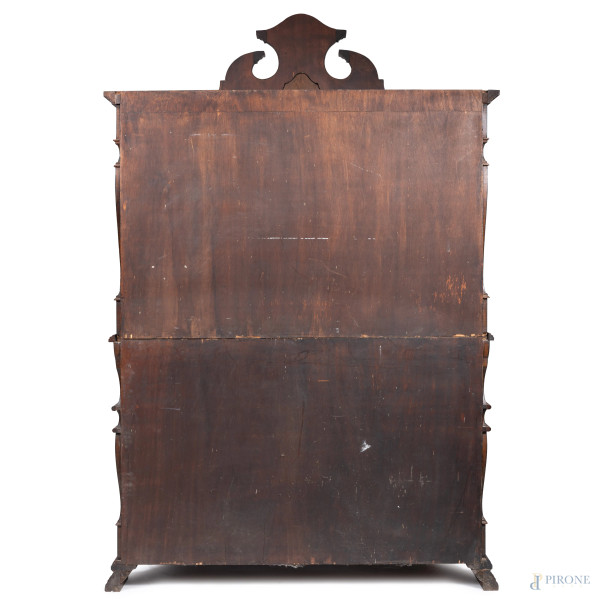 Trumeau impiallacciato in radica con fronte mosso a tre cassetti e sportello a ribalta celante pi...