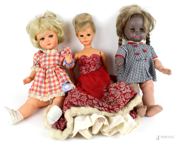 Lotto di tre bambole d&#39;epoca, altezza max cm. 50