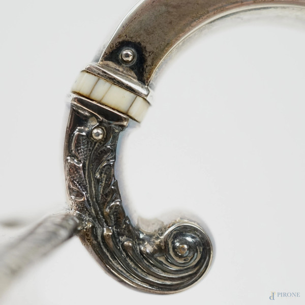Servizio da thé in argento, Inghilterra, George Edward & Sons, 1894- 1919, composto da (pz.3): ca...