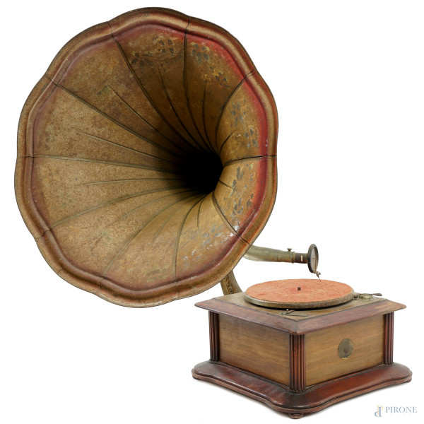 Grammofono (Pathefono n. 27) a tromba in ottone, marca Pathè, cm h 82x40x40