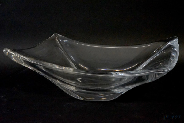 Centrotavola in cristallo Daum-France, anni '50, cm h 12,5x36x23, firma incussa sotto la base, (piccola sbeccatura).