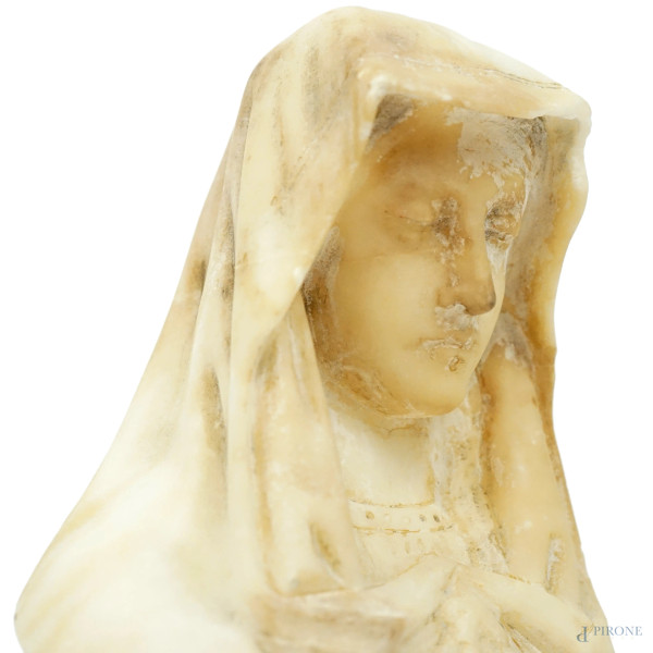 Vergine, scultura in marmo, cm h 18, base in marmo, inizi XX secolo, (segni del tempo).
