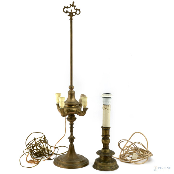 Lotto composto da candeliere e da centilena a quattro luci montati a lampada in bronzo, XX secolo, altezza massima cm 75