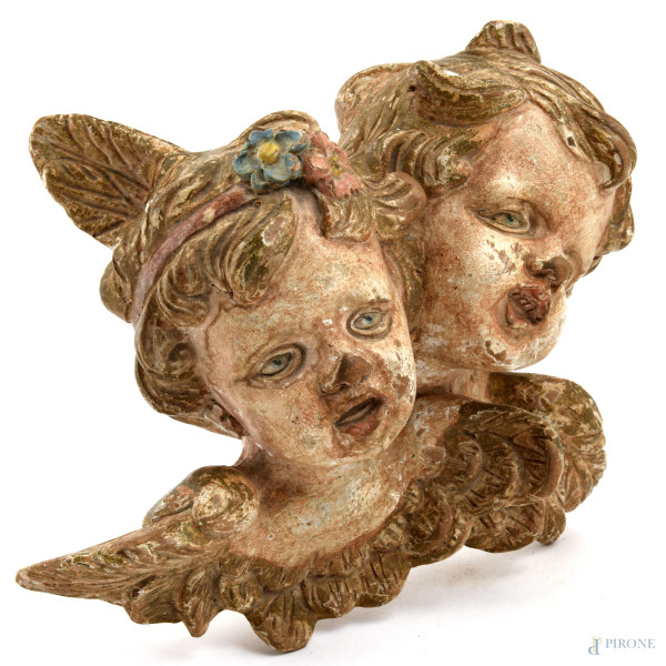 Gruppo raffigurante testa di putti in legno policromo, XX secolo, cm 22,5x30, (difetti)