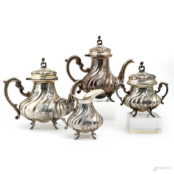 Servizio da the e caffè in argento 800, misura massima cm 22x22, peso totale gr 1260