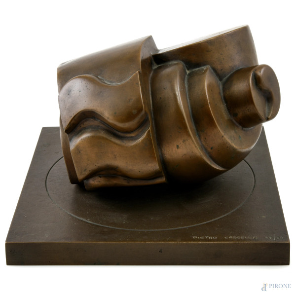 Senza titolo, scultura in bronzo, es. 17/50, cm 19x28x28, firmata