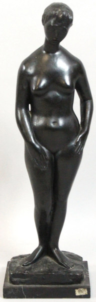 Nudo di donna, scultura in bronzo, altezza cm. 47,5, firmata.