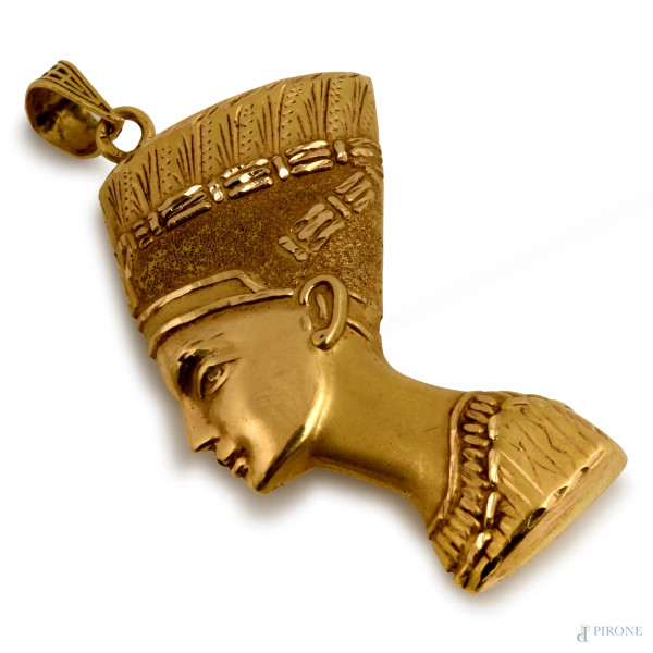 Ciondolo raffigurante Nefertiti in oro giallo 18 Kt, cm 4,7x3, gr. 7,5