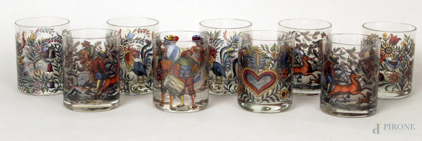 Lotto composto da nove bicchieri con decorazioni a scene di caccia.