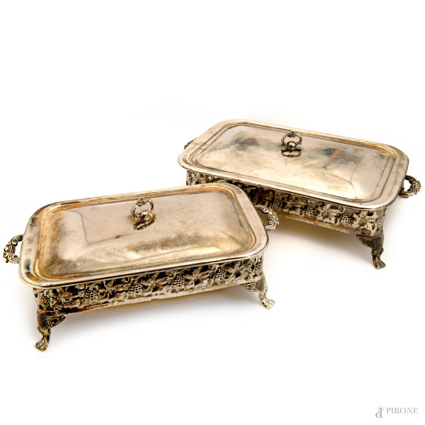 Coppia di server da buffet in metallo argentato, cm 10x44x25, (difetti e segni di ossidazione)