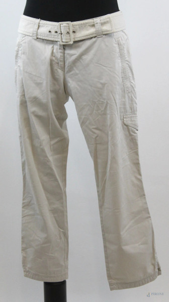 Prada, pantalone da donna beige, cinque tasche,  cintura in vita e chiusura a zip, (segni di utilizzo).