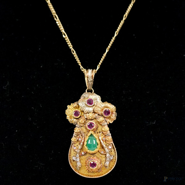 Collana in oro 18 kt con ciondolo a forma di goccia sormontata da tre fiori impreziosito da pietr...
