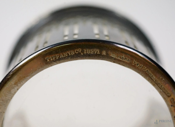 Barattolo in argento Tiffany & Co, interno in vetro, cm 9x8, peso gr. 125, (difetti)