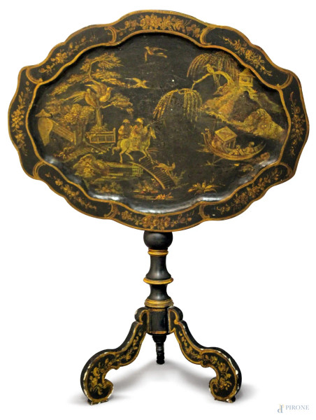 Tavolinetto a vela di linea ovale centinata in legno ebanizzato con decori a cineserie poggiante su colonna e tre gambe primi '900, h 80x85x65