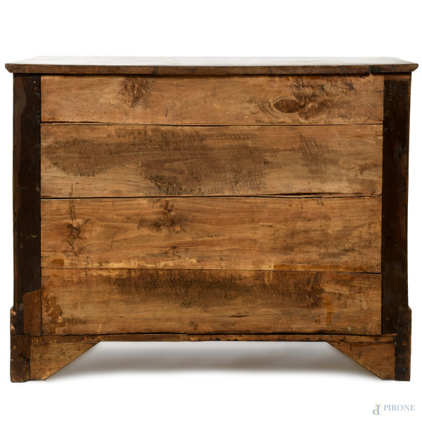 Cassettone in noce stile Impero con piano rettangolare e montanti mossi in legno ebanizzato, XIX ...