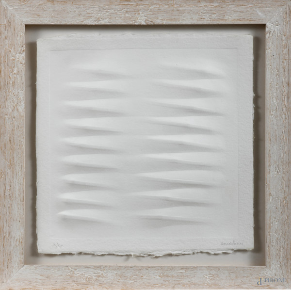 Senza Titolo, calcografia a rilievo su carta, cm 34x34, firmato in basso a destra, esemplare 14/50, entro cornice