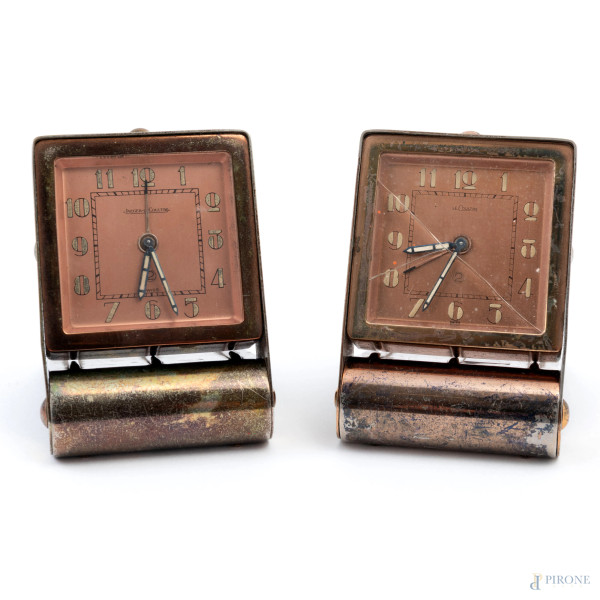 Lotto di due sveglie Jaeger Le Coultre, XX secolo, misure massime cm 8x6x2, (segni di usura, rotture, difetti, da revisionare)
