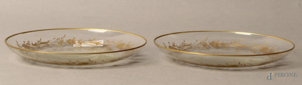 Coppia piattini in vetro di Murano con decori dorati, diam, 16,5 cm.