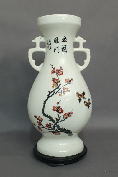 Vaso in ceramica chiara a decoro di fiori, Giappone, XX sec., H 49 cm.