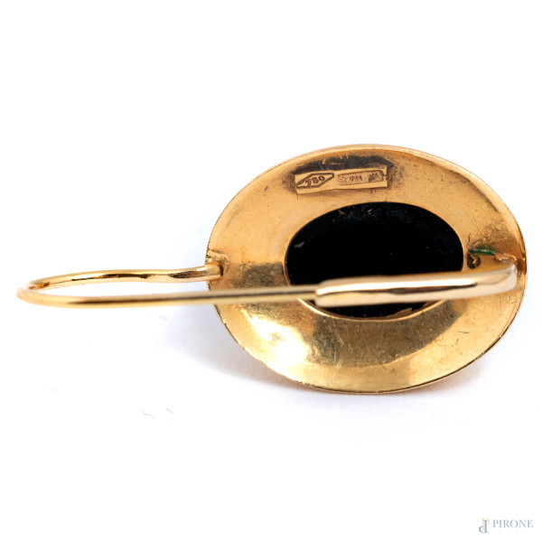 Coppia di orecchini in oro 18 kt con cammei raffiguranti profili femminili, peso lordo complessiv...