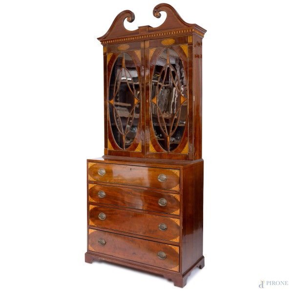 Bookcase Sheraton in legno impiallacciato ed intarsiato in varie essenze. Corpo superiore a doppi...