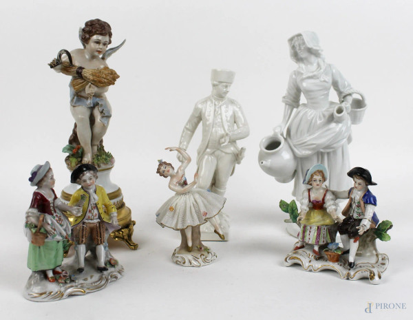 Lotto di sei sculture in porcellana raffiguranti personaggi, altezza max cm. 21,5, XX secolo.