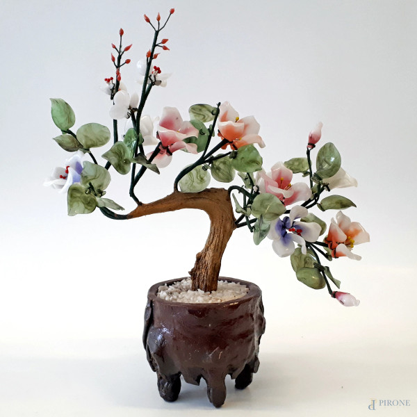 Bonsai vintage realizzato con mix di pietre dure in diverse tonalità di colore, altezza cm 35 circa , Cina popolare XX sec.,