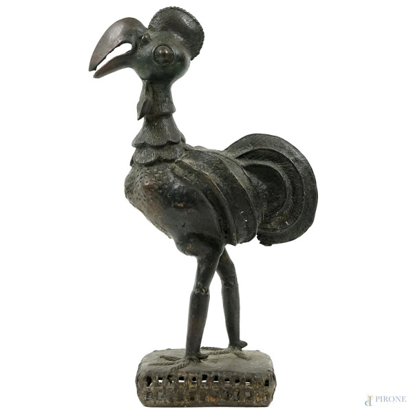 Gallo, scultura in bronzo, arte africana, XX secolo, cm h 44, (lievi difetti).