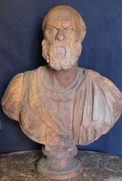 Busto d&#39;uomo, scultura in terracotta, XX secolo, H 76 cm.