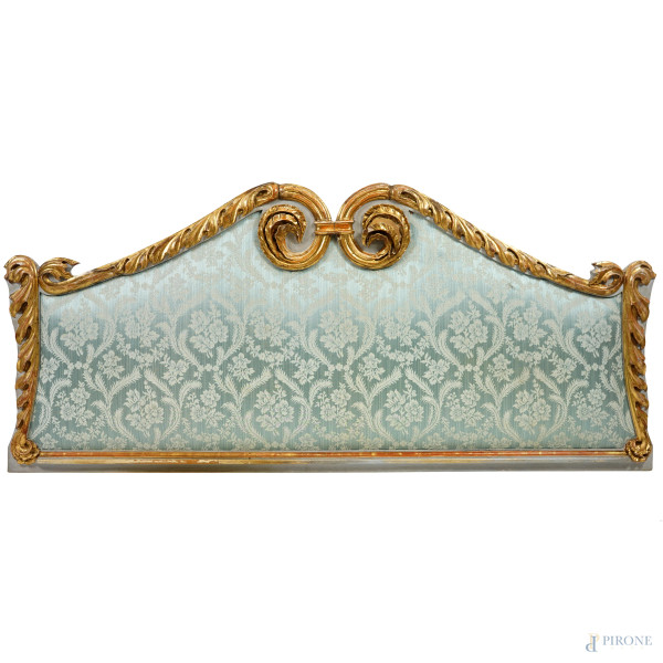 Testiera in legno intagliato, laccato e dorato, decori a volute vegetali, XIX secolo, cm 81x181