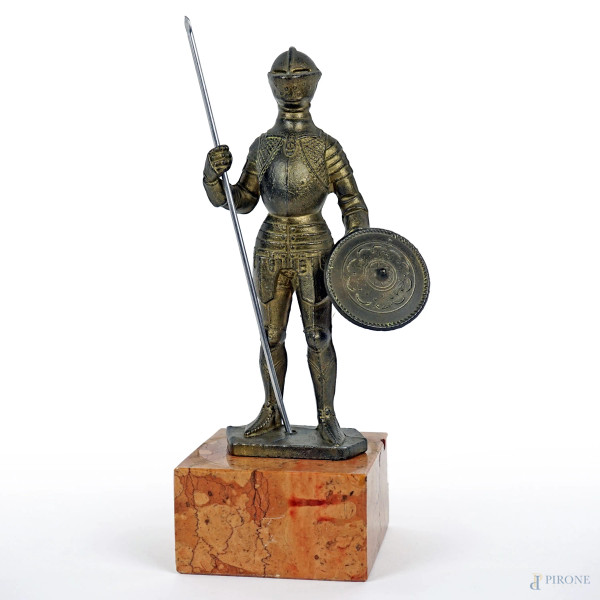 Soldato, scultura in metallo argentato, cm h 21, base in marmo