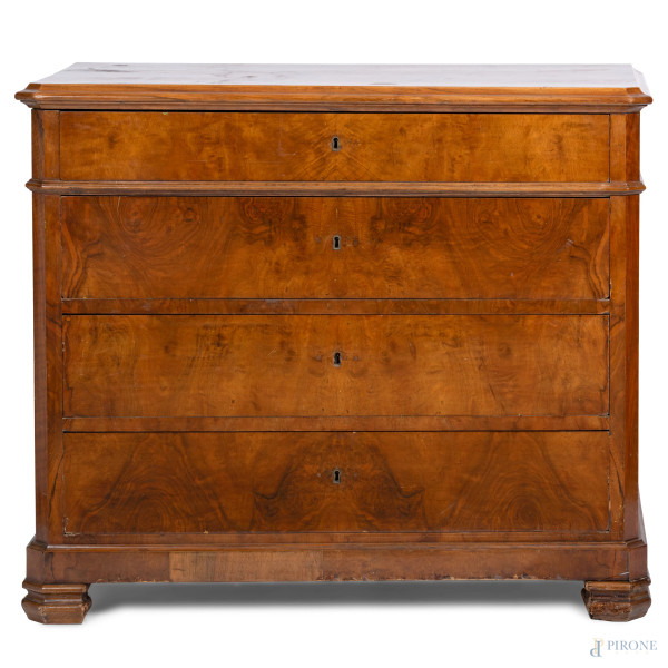 Comò a quattro cassetti al fronte, XIX secolo, cm 95x113x55, (difetti, segni di usura, scalfiture, fori di tarlo, graffi)
