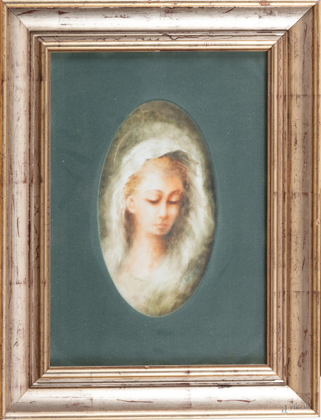 Vergine, XX secolo, tecnica mista su cartone a serto ovale, cm 32x18, firmato in basso a destra, entro cornice