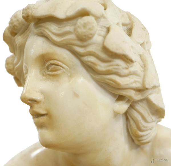 Scultura in marmo bianco rappresentante una baccante, firmata Gamba G., da un modello di Luigi Bi...